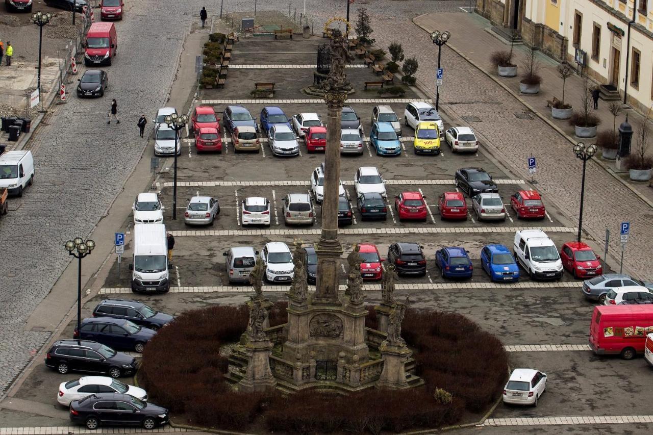 Apartman V Centru Na Velkem Namesti Hradec Králové Exteriér fotografie