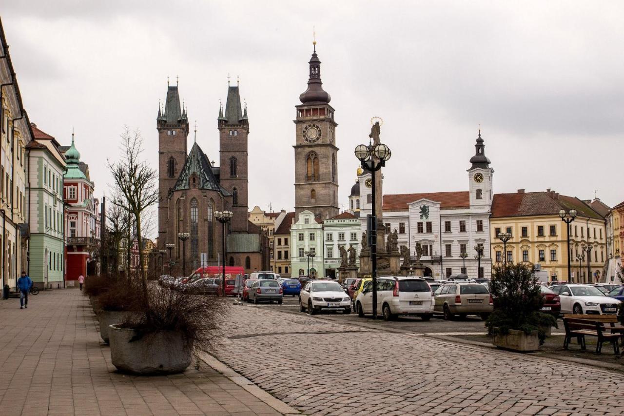 Apartman V Centru Na Velkem Namesti Hradec Králové Exteriér fotografie