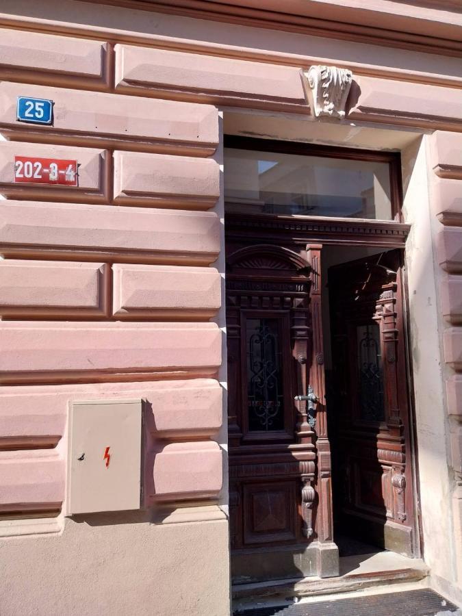 Apartman V Centru Na Velkem Namesti Hradec Králové Exteriér fotografie