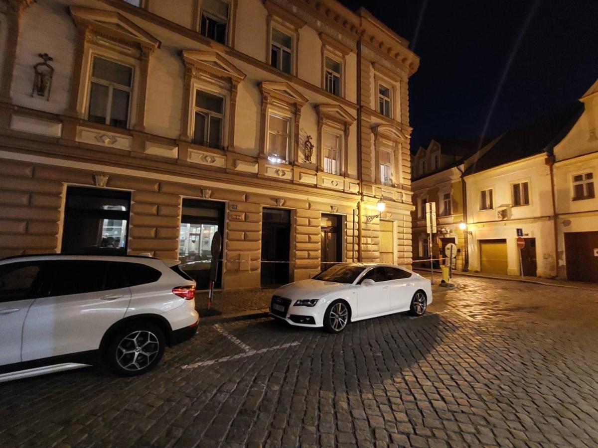 Apartman V Centru Na Velkem Namesti Hradec Králové Exteriér fotografie