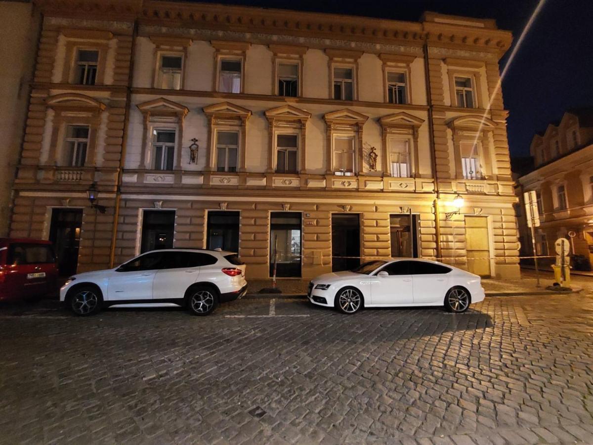 Apartman V Centru Na Velkem Namesti Hradec Králové Exteriér fotografie