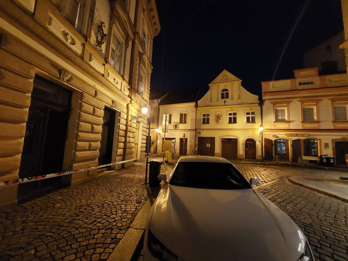 Apartman V Centru Na Velkem Namesti Hradec Králové Exteriér fotografie
