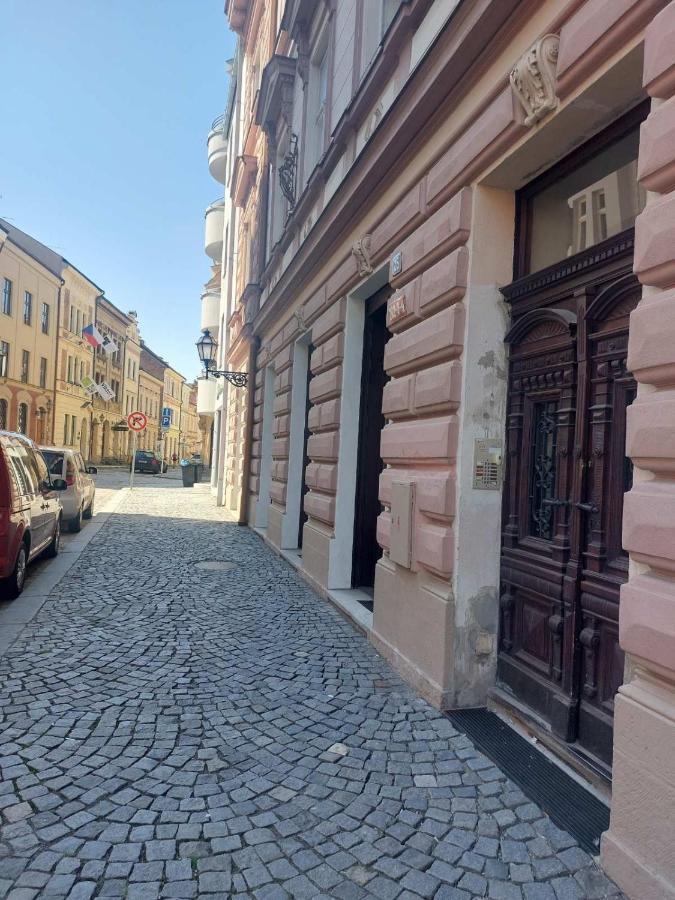 Apartman V Centru Na Velkem Namesti Hradec Králové Exteriér fotografie